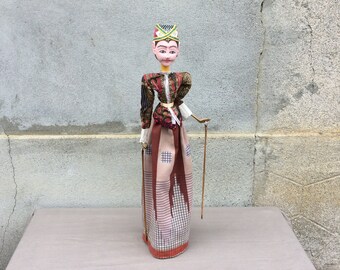 Grande marionnette indonésienne, marionnette à tiges javanaise Wayang Golek, trouvée et fouettée