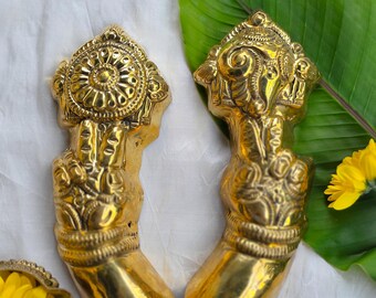Divya Ayudham – Brass Shanku Chakram Set