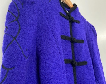 Retro 80er Jahre Royal Violet Blau Witchy 100% Wolle Bestickte Blazer-Jacke Artisan Wear Große Schultern Kleine