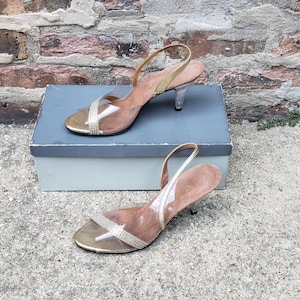 Retro 90s Y2K Dezario Slingback Peep Toe Clear Gold Strap Sandals Rhinestones Size 6