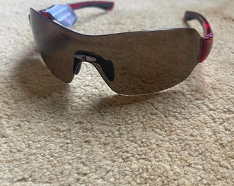 Red Sport Sunglasses – Wraparound Y2K Style Shades – Vintage  display picture 2