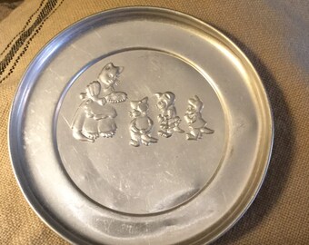 1940s Three Little Kitten, Toy Plate, Embossed Aluminum, Nursery Rhyme, Kitchen Play, Mid Century Toys, Granny Chic