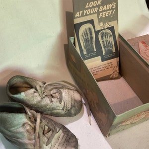 Wee Walker baby shoes and box size 2, vintage 1950's includes brochure image 1