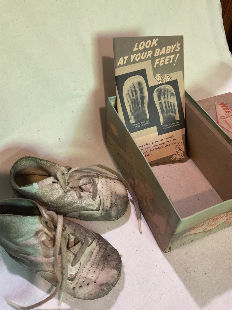 Wee Walker baby shoes and box size 2, vintage 1950's includes brochure image 1