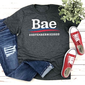 Bae #Vote4Bernie2020 Bernie Sanders para presidente Camiseta de manga corta Unisex Softstyle S- 3XL