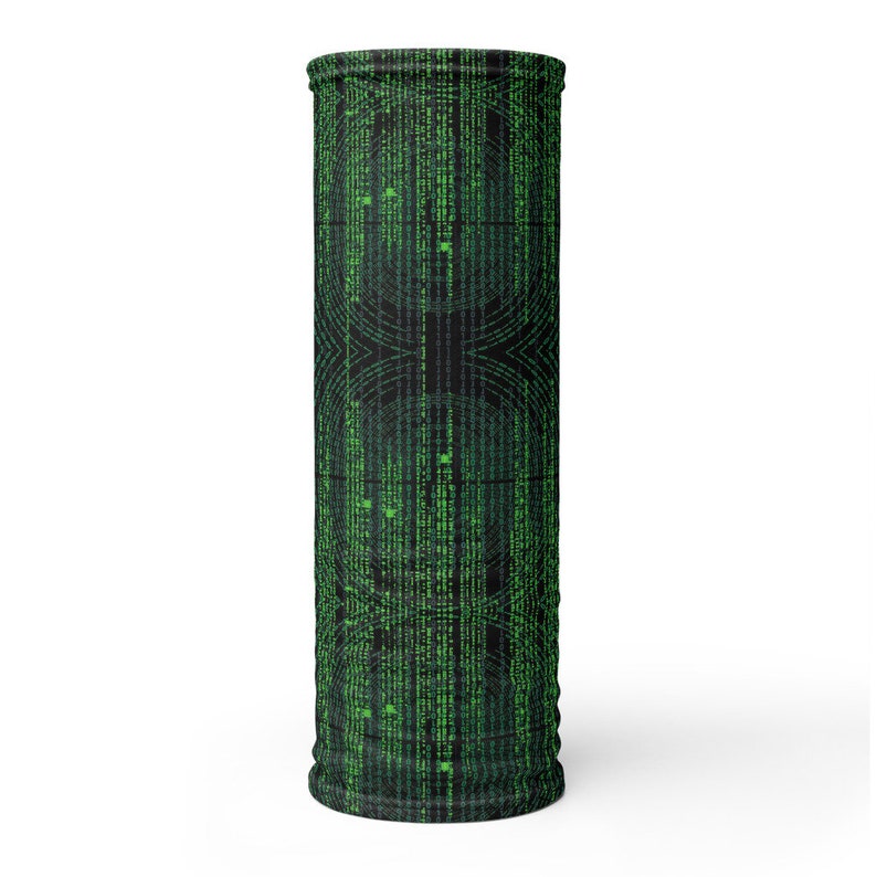 Peut inclure: Un masque facial noir et vert avec un motif r&eacute;p&eacute;t&eacute; de code vert sur fond noir.