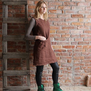 Bluza artystyczna / Kombinezon ogrodniczki Slevelless Lniana tunika z dużą kieszenią / Bluza artystyczna / Kombinezon lniany / Letnia lniana sukienka