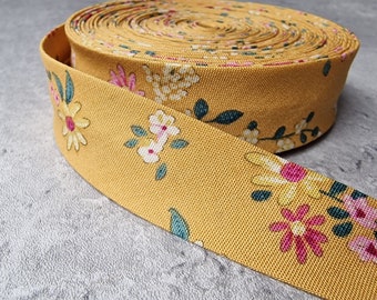 Schrägband – reine Baumwolle – handgefertigt – elastisch – doppelt gefaltet – Tilda – Senfgelb – mehrfarbige Blumen – 25 mm breit