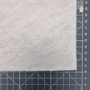 Vilene Vlieseline H640, Fusible Fleece Batting For Quilts and Bags, White, 90cm/35inch Wide image 3