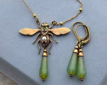 Suffragette Edwardian Victorian Art Nouveau Style, Fly, Antiqued Gold Brass Olivine Peridot Glass and Crystal Pearl Necklace Set