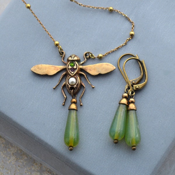 Suffragette Edwardian Victorian Art Nouveau Style, Fly, Antiqued Gold Brass Olivine Peridot Glass and Crystal Pearl Necklace Set