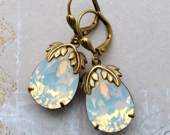 Art nouveau, art deco, antiek goudmessing witte opaalkristal oorbellen