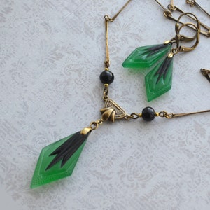 Art Deco Emerald Green and Black Necklace and Earring Set, Vintage Czech Glass Antiqued Gold Jewelry