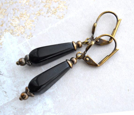 Boucles D'oreilles Pendantes Anciennes En Laiton Et Verre Noir – Style Vintage