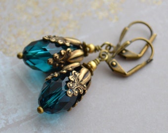 Orecchini pendenti in vetro sfaccettato blu acqua, in ottone anticato, stile Art Nouveau