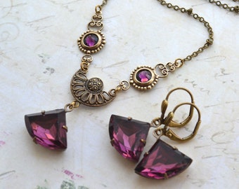 Art Deco Amethyst Glas Antiqued Gold Messing Halskette und Ohrring Set