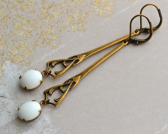 Art Nouveau lange elegante antieke gouden messing witte glazen druppel bruidsoorbellen