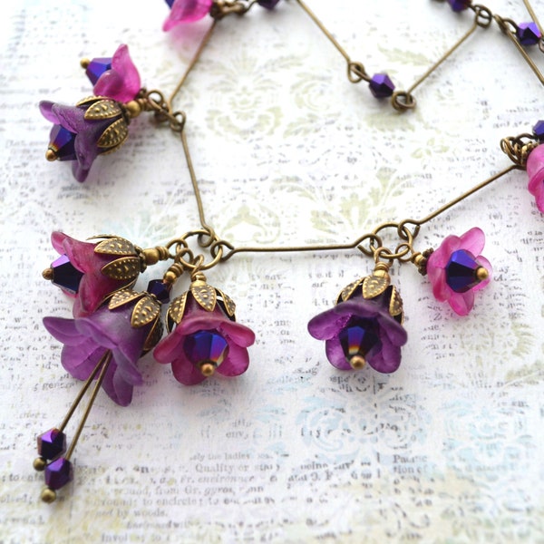 Art Nouveau Fait à la main Style vintage Vintage Nuances de Violet et Prune Lucite Flower Collier