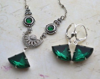 Art Deco Style Emerald Green Silver Ox Necklace and Earring Set