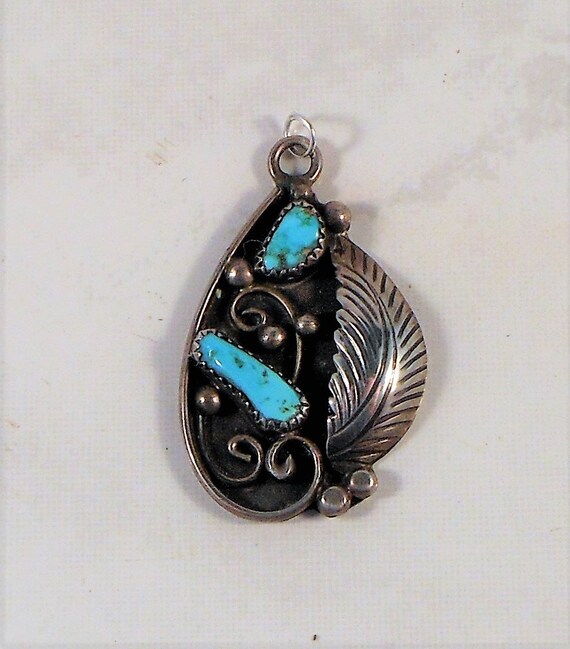 Vibrant Navajo Turquoise Teardrop Sterling Silver Necklace Native American Vibrant Navajo Turquoise Teardrop Sterling Silver Necklace Native American