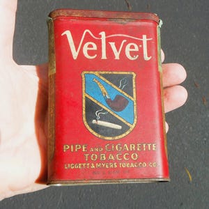 1920&#39;s Velvet Pipe & Cigarette Tobacco Tin With Near Full Stamp - Collectible Tin