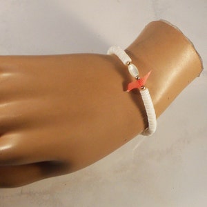 Fun Handmade Puka Shell Bracelet With Carved Bird Fetish & Mother of Pearl Bead - Great Summer Bracelet