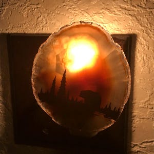 EXHUMKY Agate Slice Night Light – Decorative Purple Crystal Glowing Lamp, USB 5.3×3.3×2.4″, Romantic Ambient For Bedroom, Nursery, Bookshelf