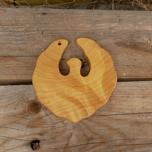 Small wood trivet Burl hot plate Bird wall decor Wood pot holder Decorative trivet Burl wood decor Valentines gift for him wood Gift for her