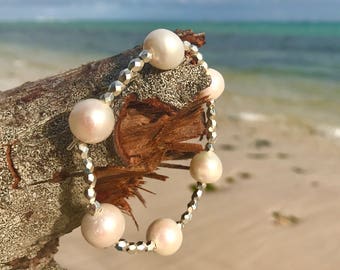 Pearl stretch bracelet, multi pearl bracelet, stackable pearl bracelet, beaded pearl bracelet, beach style bracelet