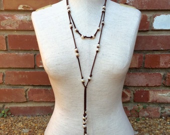 Long leather lariat and fresh water pearl necklace, adjustable necklace, tie necklace, Y necklace, bohemian necklace, beach style