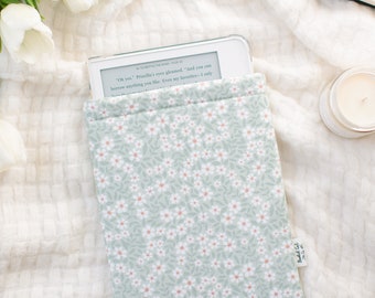 Cute Daisy E-Reader Sleeve, Sage Green Flower Kindle Kobo Sleeve, Bookish Gift, Gift for Reader