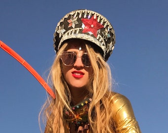Burning Man Anpassad Spegelgejd Paljett Militär Festival Rave Hatt, Officershatt, Kaptenshatt, Coachella, Silver Svart Röd, Personlig, Skräddarsydd