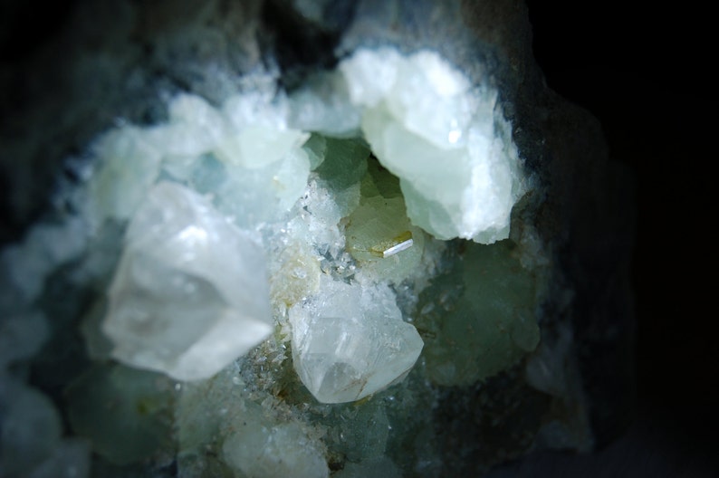 Prehnite with Sphalerite and calcite image 2