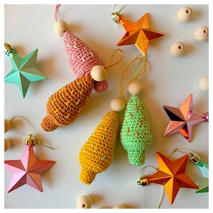 Christmas Tree Ornament Crochet Pattern: Amigurumi Style (Digital Download)