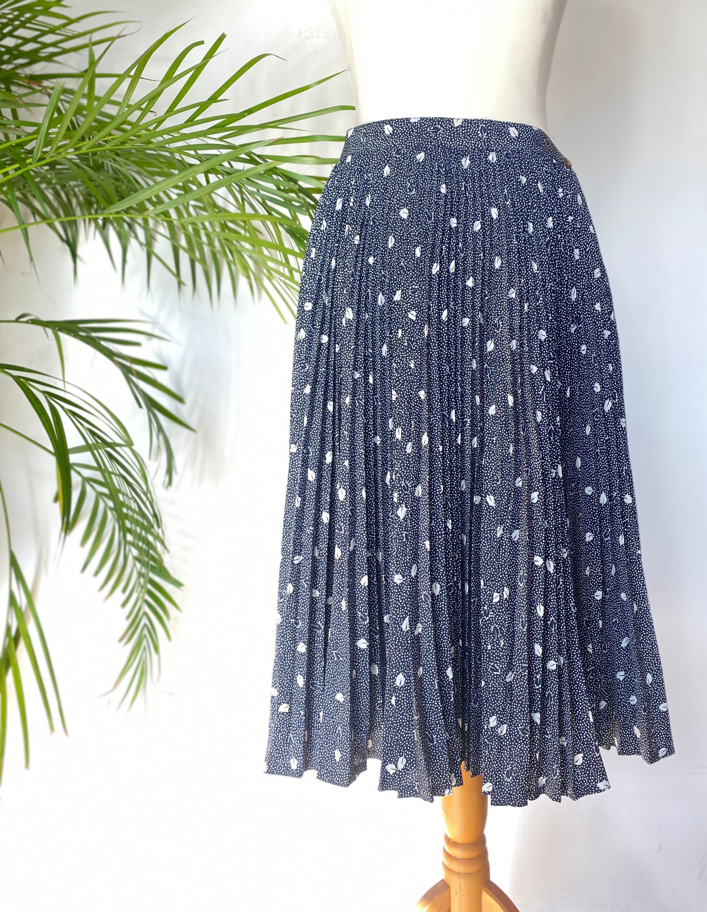 white summer skirt size 8