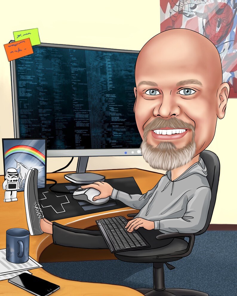 Peut inclure: Une illustration de dessin anim&eacute; d'une personne assise &agrave; un bureau avec un ordinateur, un clavier et une souris. La personne a une barbe et porte un sweat-shirt gris. Les pieds de la personne sont sur le bureau.