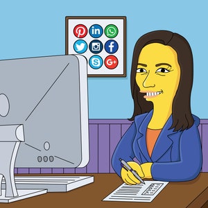 Może przedstawiać: Kobieta z długimi brązowymi włosami siedzi przy biurku z monitorem komputera, klawiaturą i długopisem w ręku. Podpisuje dokument, na którym widoczny jest tekst "S" i "G+" na ścianie za nią.