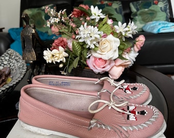 Vintage Minnetonka Moccasins Pink Grained Leather Flat Shoes Size 11