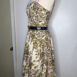 Vestido vintage de algodón con estampado y detalles de la colección Y2K de Anthropologie, modelo Elevenses, talla 8. imagen 9