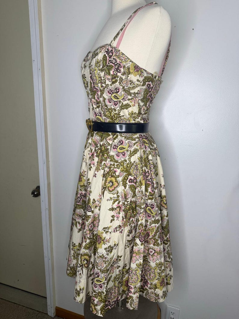 Vestido vintage de algodón con estampado y detalles de la colección Y2K de Anthropologie, modelo Elevenses, talla 8. imagen 9