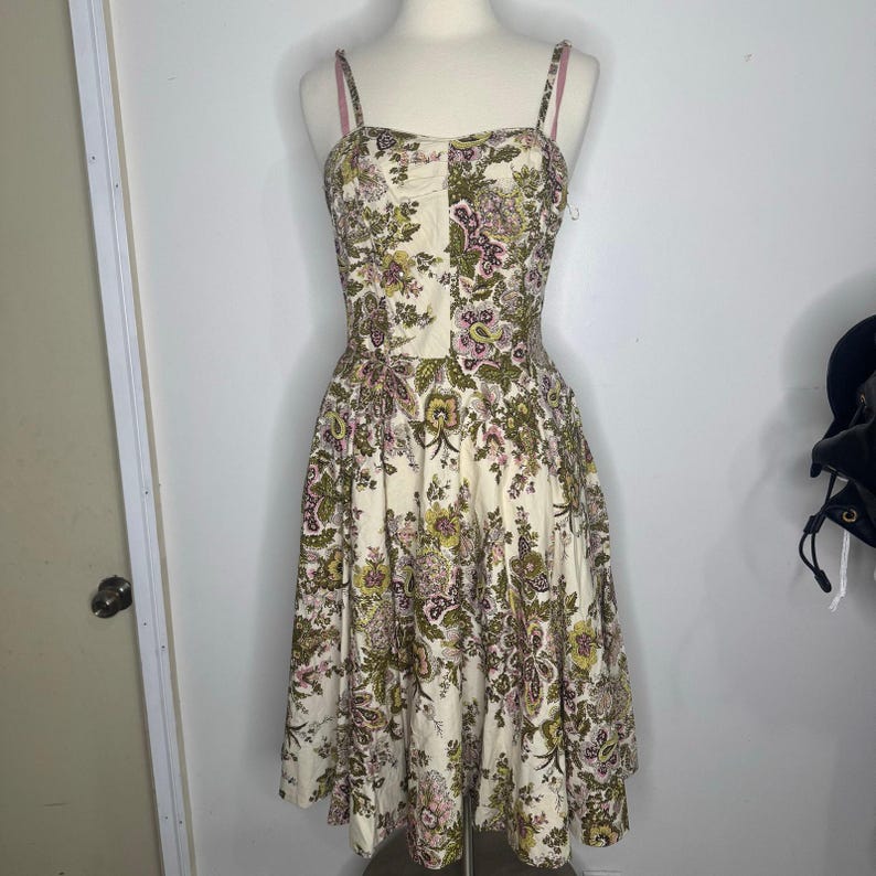 Vestido vintage de algodón con estampado y detalles de la colección Y2K de Anthropologie, modelo Elevenses, talla 8. imagen 1