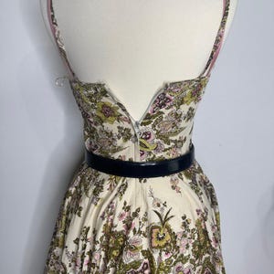 Vestido vintage de algodón con estampado y detalles de la colección Y2K de Anthropologie, modelo Elevenses, talla 8. imagen 5