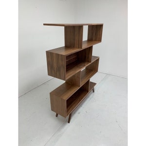 Contemporary Staggered Wall Bookcase image 10