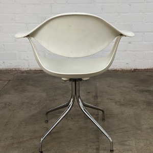 George Nelson for Herman Miller Molded chair image 9