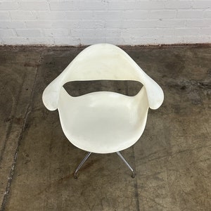 George Nelson for Herman Miller Molded chair image 8