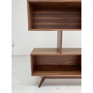 Contemporary Staggered Wall Bookcase image 6