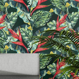 Carta da Parati Tropicale con Heliconia Rossa: Decorazione Audace e Vibrante per Interni