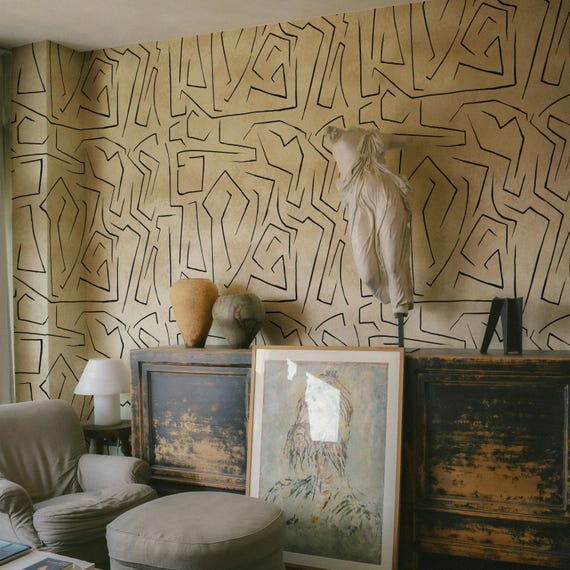 Sophisticated simplicity: black lines on beige wallpaper for a minimalist touch in your home decor