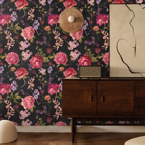 Fiori Rossi in Giardino - Carta da Parati Floreale - Decorazione Murale Vivace e Colorata