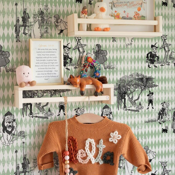 Wizard of Oz Wallpaper for Kids Room: Vibrant Storybook Wall Decor with Magical Characters & Enchanting Oz Theme